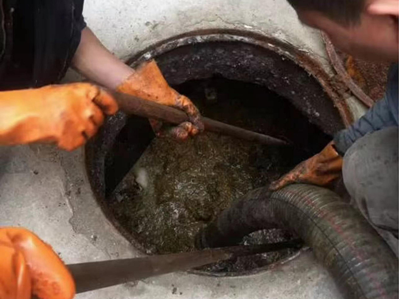 淮上清理化粪池时如何避免沼气的危害?